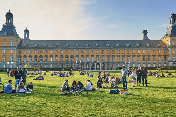 Ein Sonnentag im Hofgarten

© Volker Lannert

Originalfilename: VL3_4347